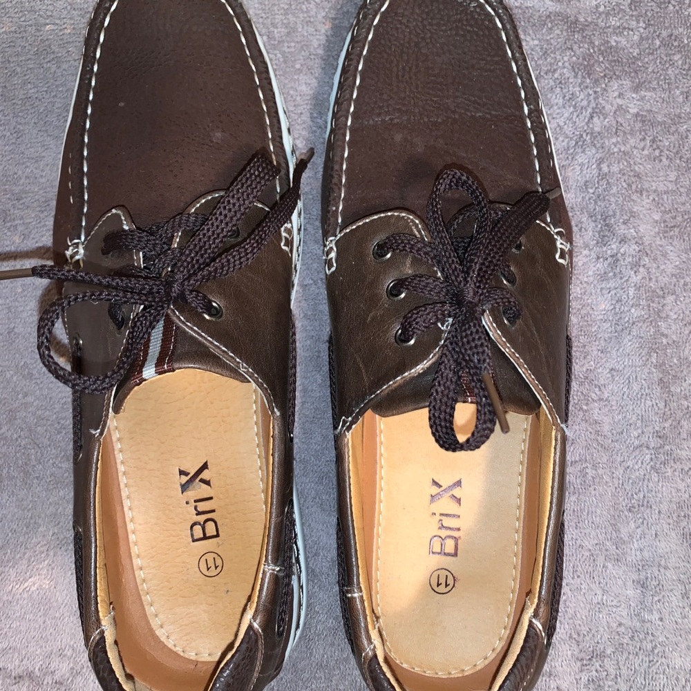 Men’s boat/loafer shoes.